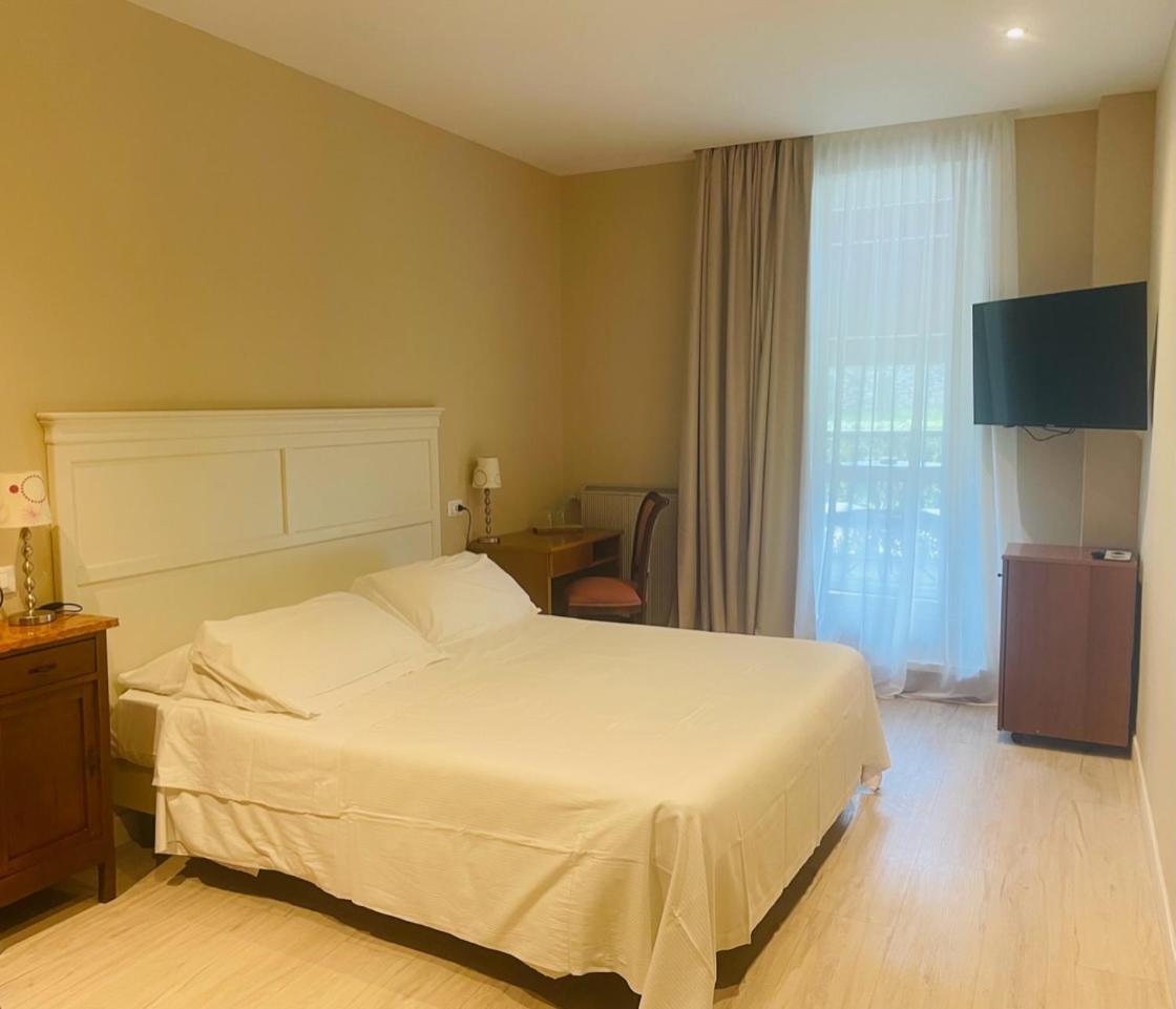 סירמיונה Hotel Mon Repos מראה חיצוני תמונה